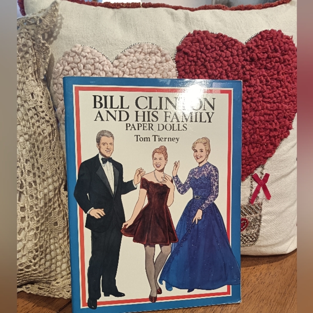 Collectable Paper Dolls "Bill Clinton And His Family"